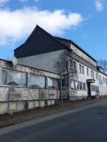 Ein Preis &ndash; Drei Objekte: Gewerbekomplex als Abbruchgeb&auml;ude, Mehrfachgaragen, unbebautes Grundst&uuml;ck (Parkplatz) im Au&szlig;enbereich